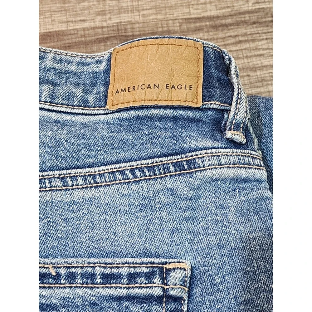 American Eagle Strigid Mom Jeans Blue Distressed High Rise Womens 4 Regular - Picture 7 of 7